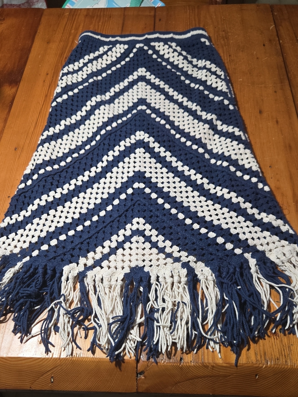 Ultra Pink Sz Xs Stunning Chevron Crochet Throw - Navy & Cream